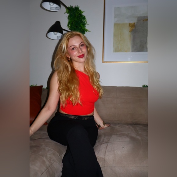 Meet your Posher, Analily - Picture 2 of 2